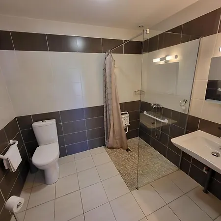 Des Lacs Bleus ホテル 2*