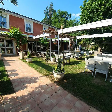 Des Lacs Bleus Hotel Clérac